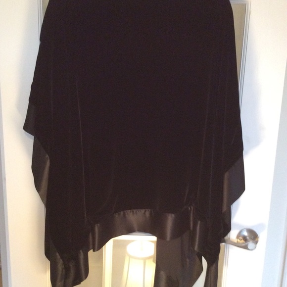 Women’s capes - Picture 7 of 7